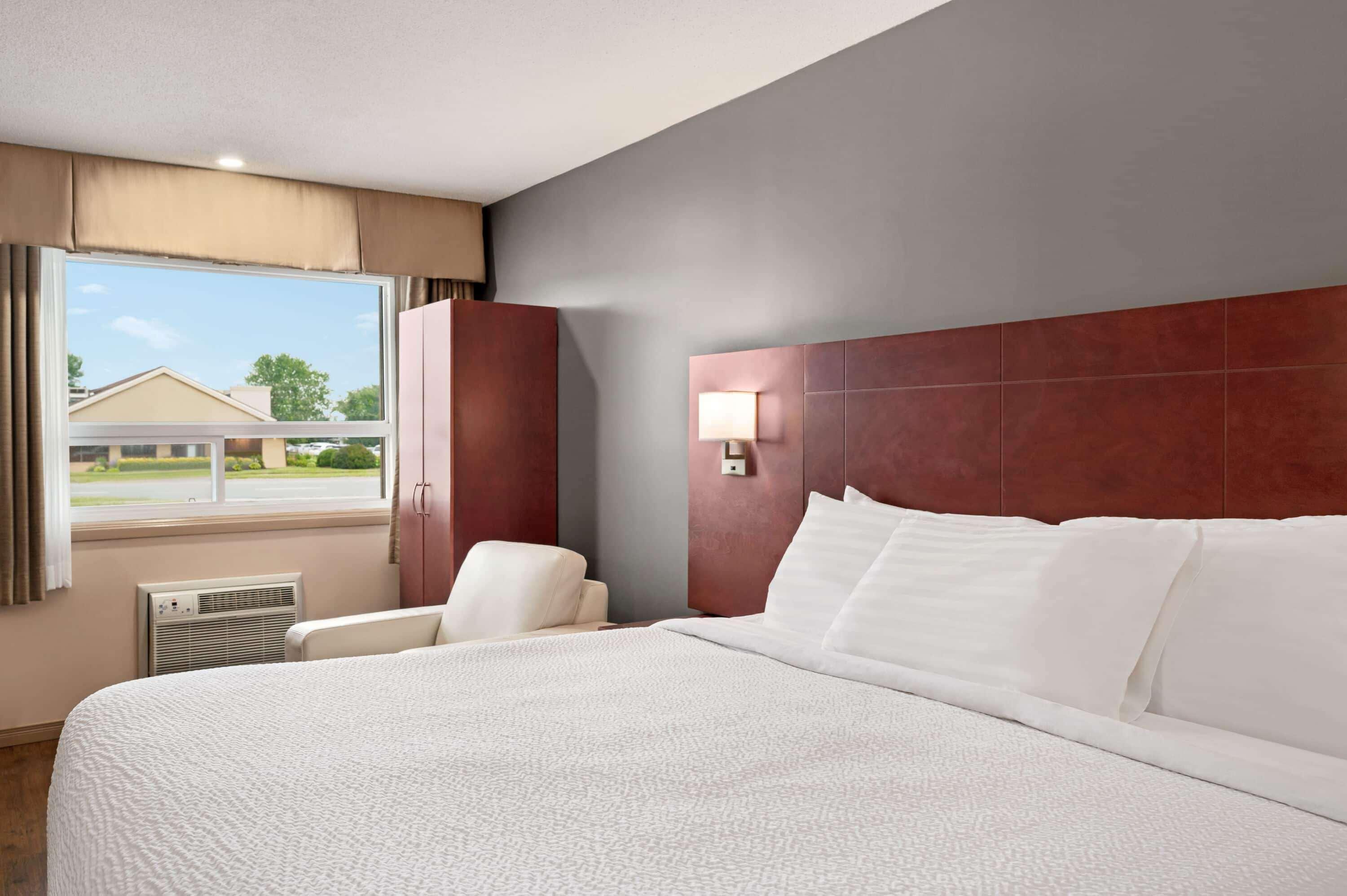 Days Inn By Wyndham Фредериктон Экстерьер фото