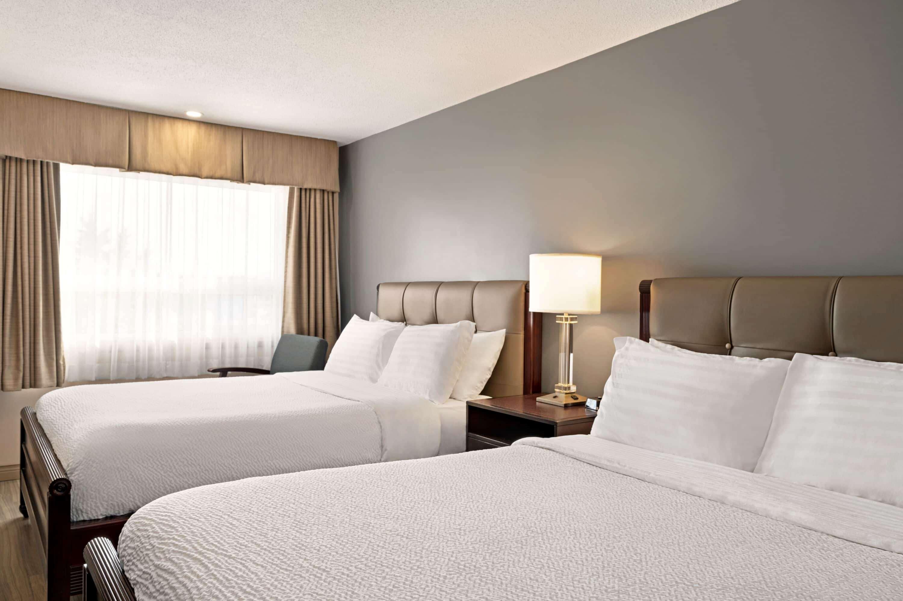 Days Inn By Wyndham Фредериктон Экстерьер фото