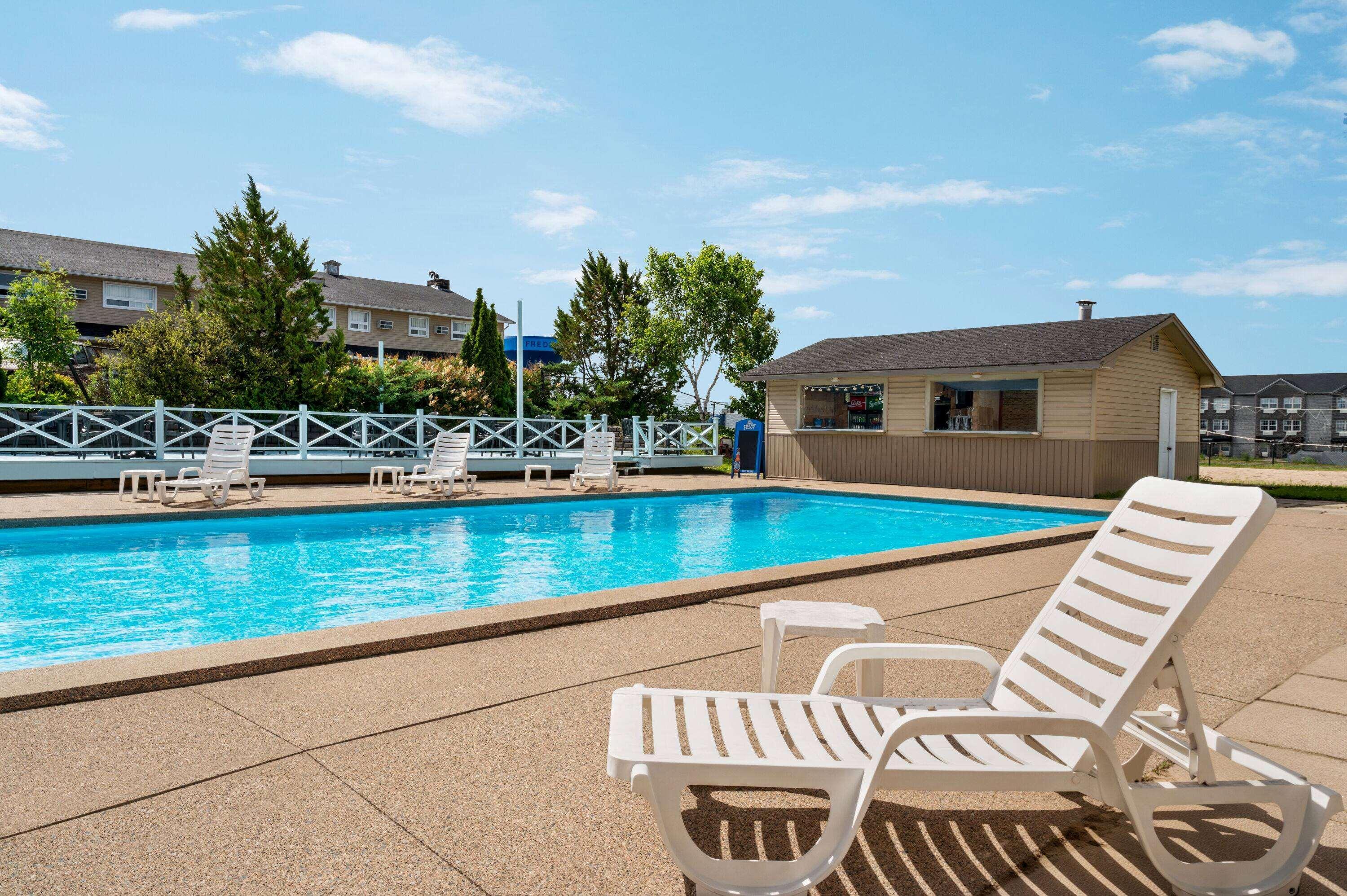 Days Inn By Wyndham Фредериктон Экстерьер фото