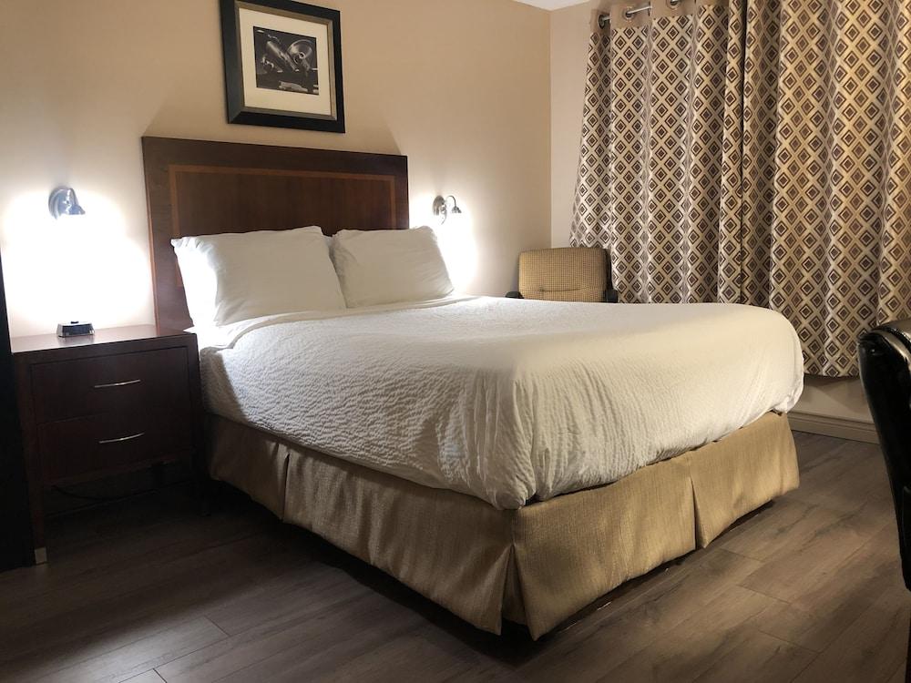 Days Inn By Wyndham Фредериктон Экстерьер фото